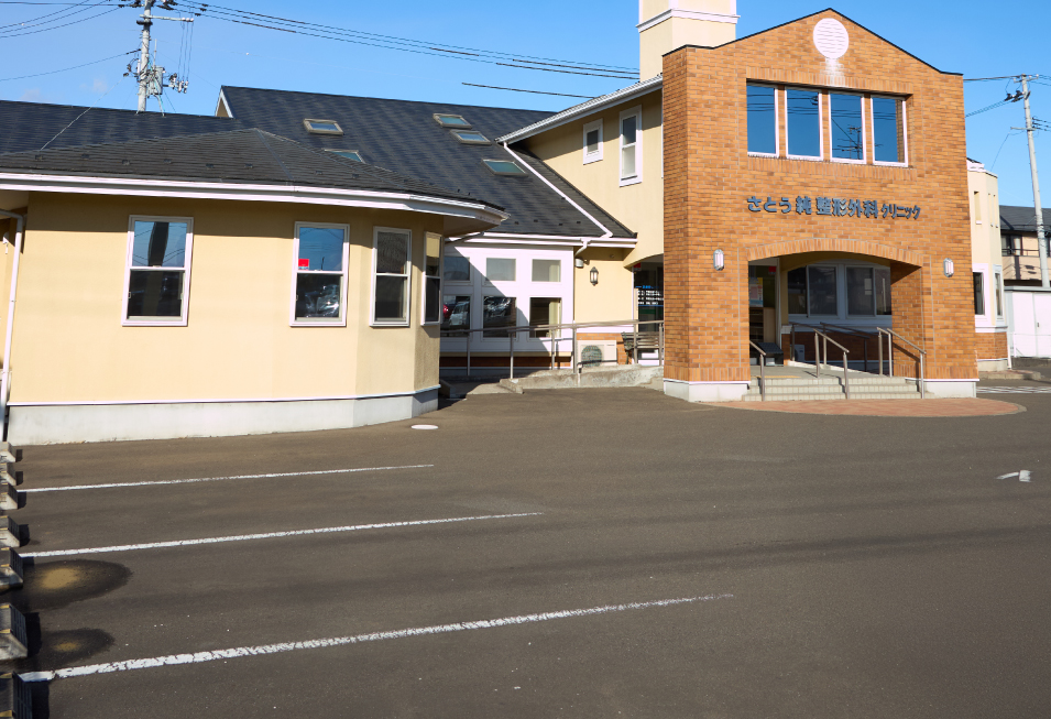 病院正面駐車場1