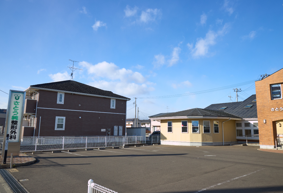 病院正面駐車場2